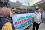 Wali-Kota-Cirebon-Effendi-Edo-saat-meninjau-sapi-jumboo.jpg