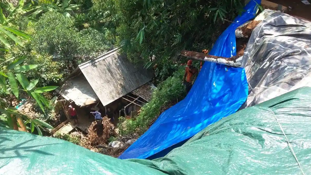 Tebing Setinggi Lebih Dari 10 Meter di Kota Bogor Longsor, Satu Pemilik Rumah Diungsikan