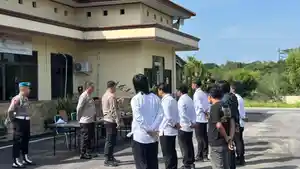 pengecekan-terhadap-senjata-api-yang-dipegang-personel.jpg