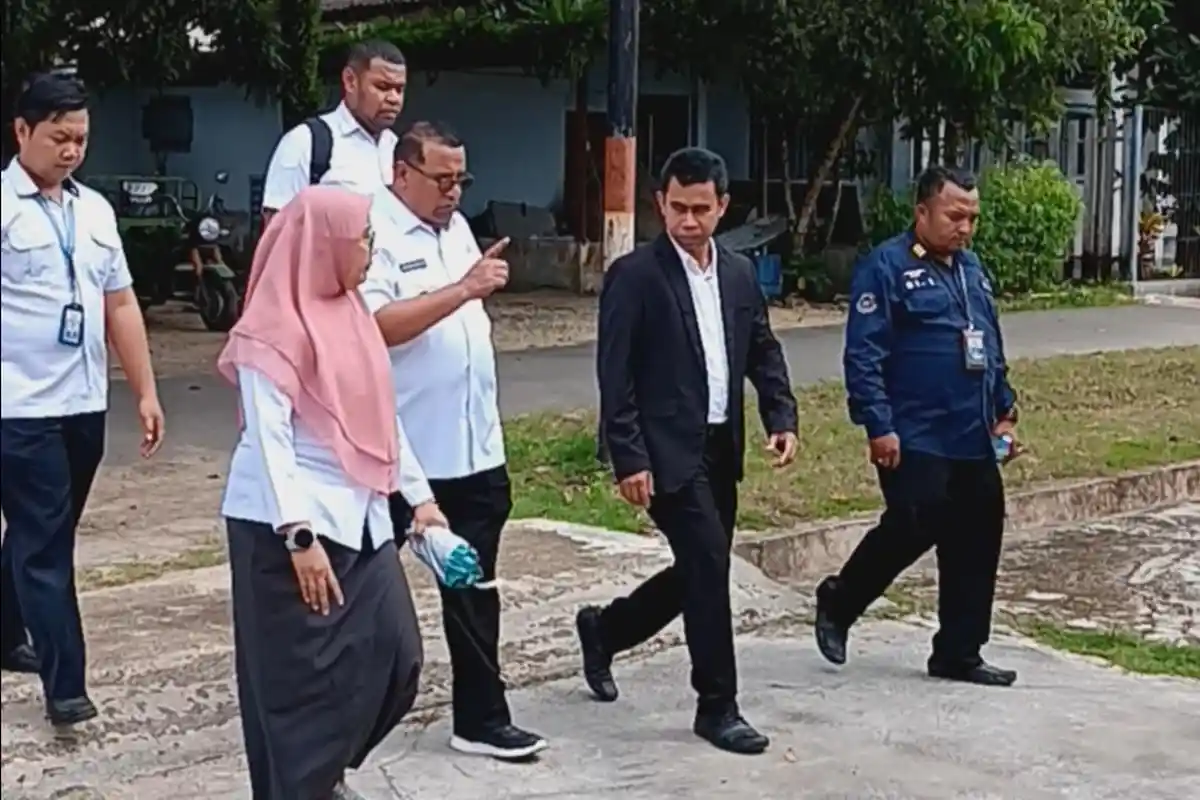 Kunjungi Politeknik Kelautan dan Perikanan Sorong, Pj Gubernur Jalan Kaki Keliling Kampus