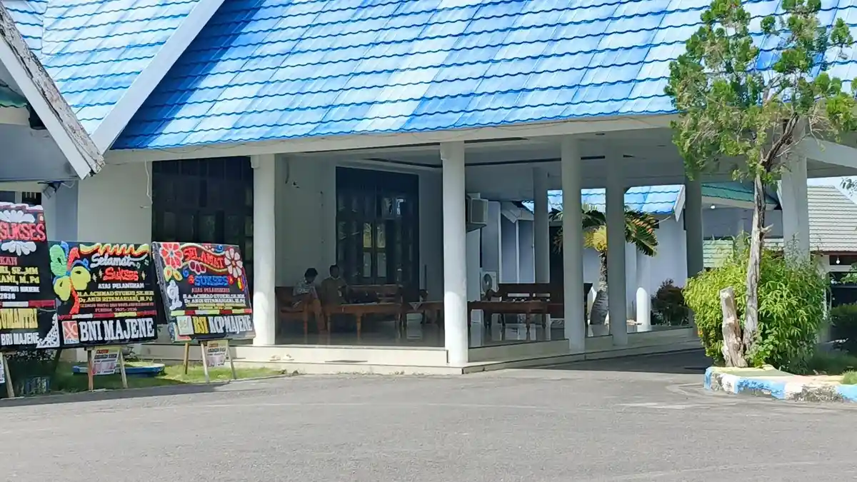 Hari Pertama Kerja, Bupati Majene AST Tak Langsung Masuk Kantor Tapi ke Mamuju