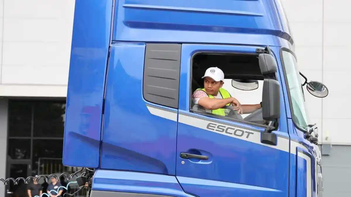 SOSOK Taufiqul Ulum, Driver Truk Yang Raih Juara Ketangkasan Nyetir ...