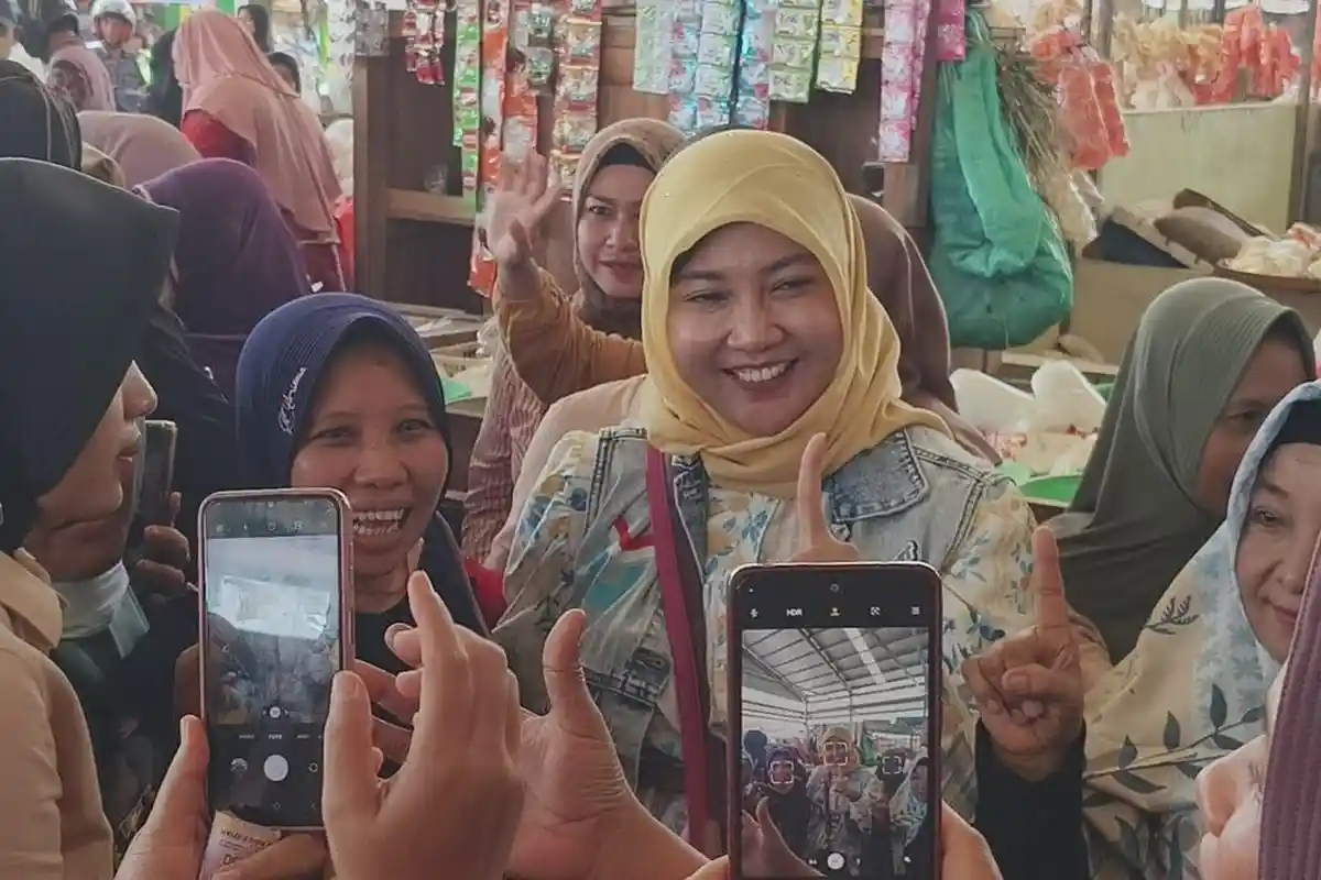 Gencar Blusukan di Pasar, Mbak Vivit Calon Bupati Rembang Ajak Ramaikan Pasar Tradisional