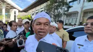 jabar/Gubernur-Jawa-Barat-Dedi-Mulyadi-saat-diwawancarai-di-Gedung-Sate-Kota-Bandung.jpg