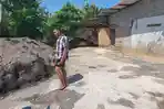 Asmara-Terlarang-Berbuah-Semen-Pasangan-Selingkuh-Cor-Jalan-Desa-yang-Rusak.jpg