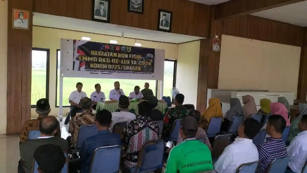Satgas TMMD Reg-119 Kodim Sragen Datangkan Dokter Beri Penyuluhan Kesehatan dan KB
