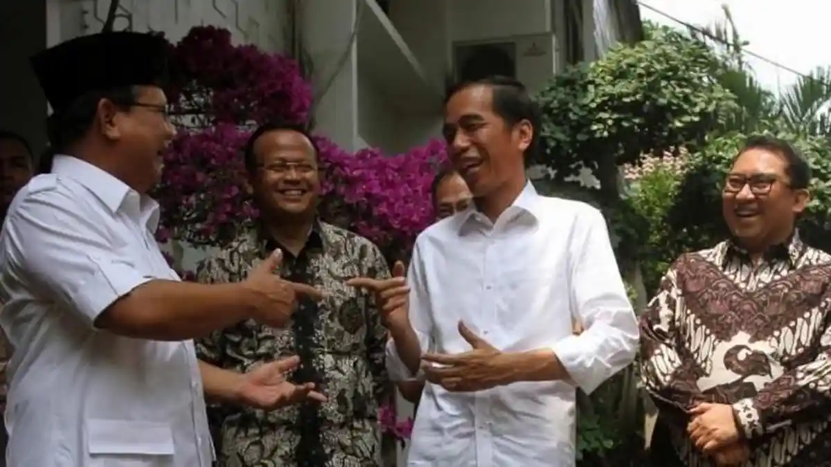 Prabowo Dikritik Sering Jalan-jalan ke Luar Negeri, Presiden Jokowi Pasang Badan Bela Sang Menhan