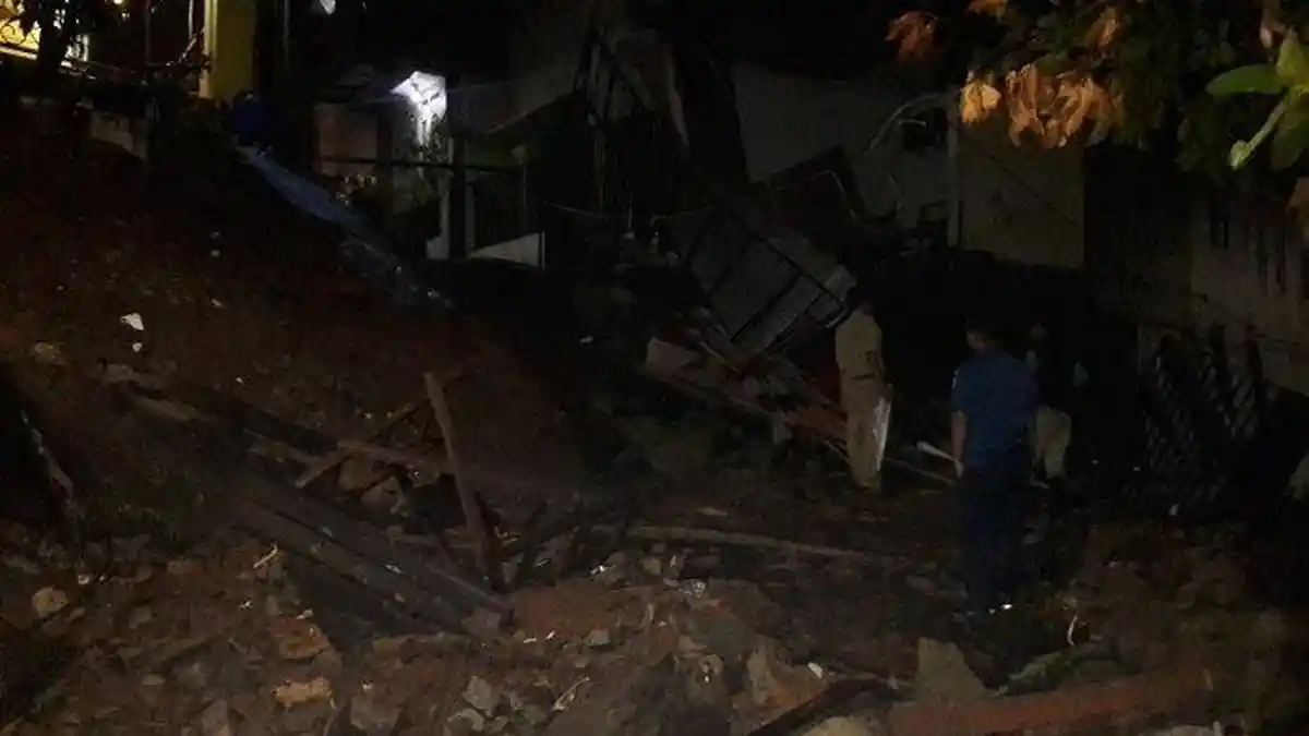 Sebelum Longsor, Tebing di Kalisari Jakarta Timur Keluar Rembesan Air