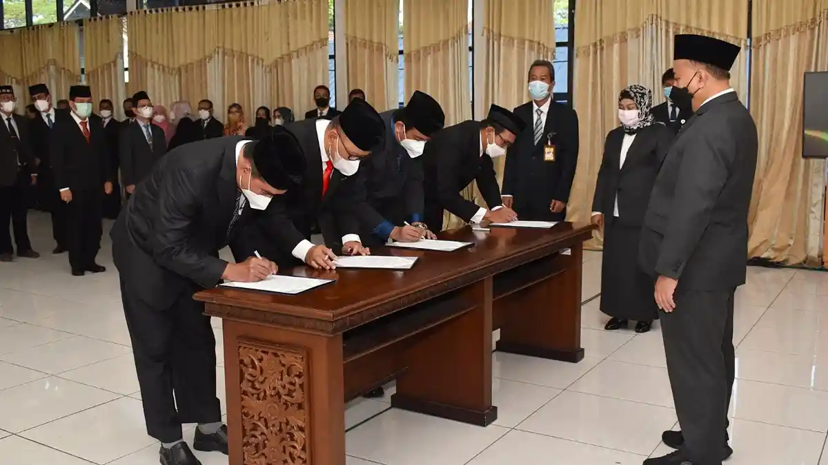 Unsoed Siap Menuju Kampus Merdeka, Maju dan Mendunia, Rektor Lantik Wakil Rektor, Ketua BPU & SPI