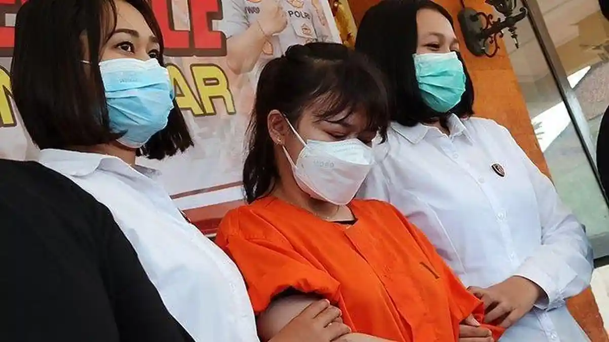 Nasib Selebgram RR yang Ditangkap saat Live Bugil, Kini Terancam 12 Tahun Penjara