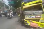 Kondisi-truk-beras-usai-laka.jpg