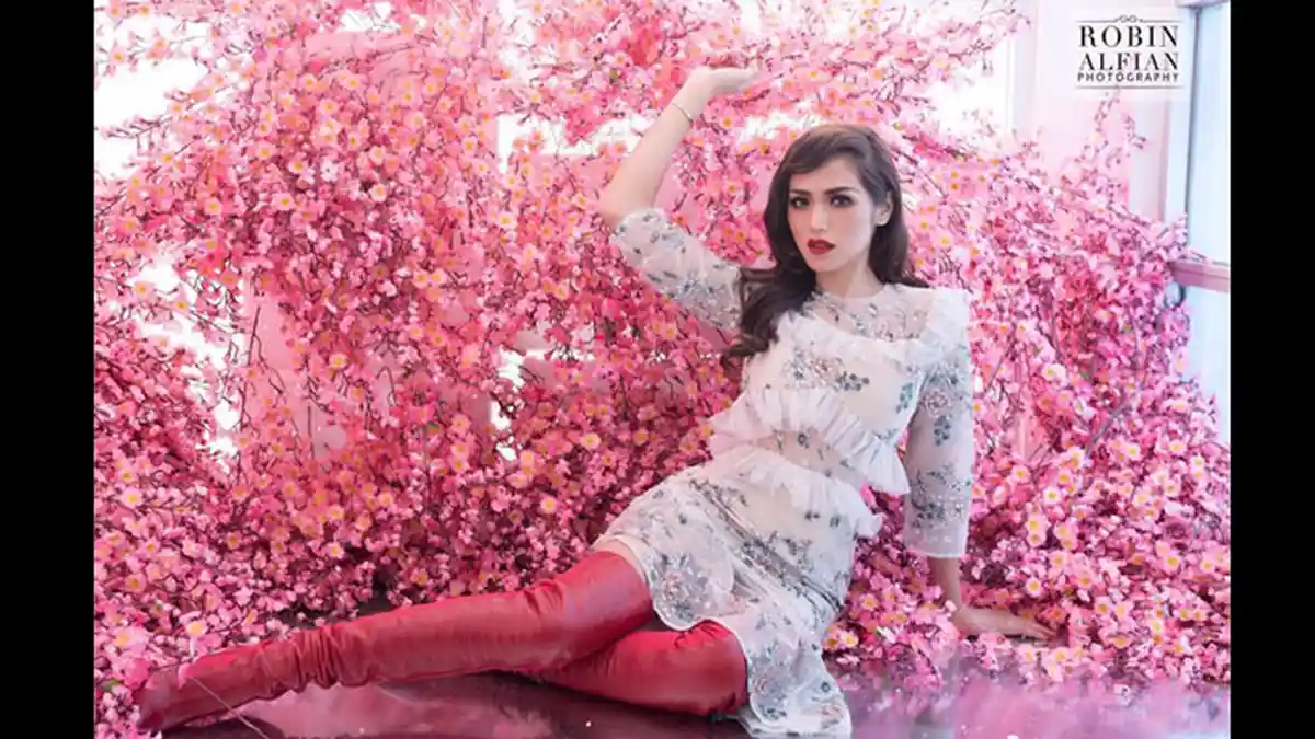 Gara-gara Gaya Jessica Iskandar Ini, Banyak Netizen yang Pro dan Kontra, Lihat Kaki Jenjangnya Deh!