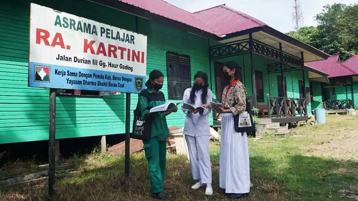 Belajar Mandiri dan Saling Berbagi di Asrama Pelajar Putri RA Kartini, Binaan Berau Coal