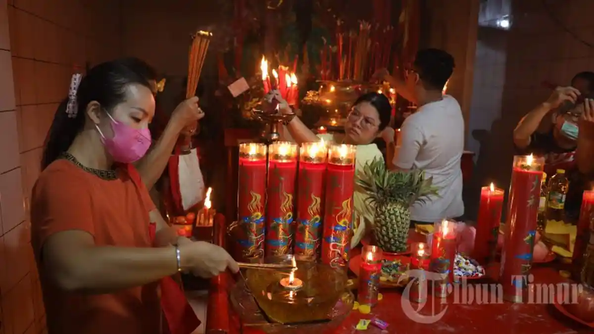 Umat Buddha Makassar Rayakan HUT ke-1863 Dewa Kwan Kong dengan Sembahyang Bersama - kwankong3.jpg