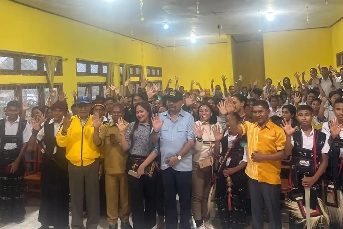 Mekeng Tekankan Literasi Digital dan Nilai Pancasila di SMAN 2 Bajawa