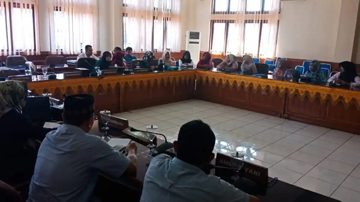 Puluhan THL di RSUD Cut Nyak Dhien Meulaboh Mengadu ke DPRK, Ini Keluhannya
