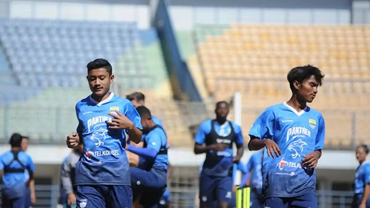 Pelatih Persib Bandung Perbolehkan Tim Latihan Bersama agar Tak Ikut Tarkam