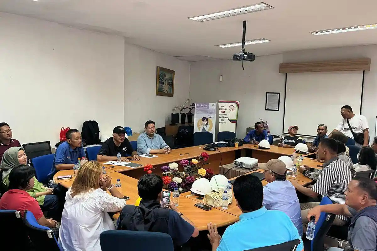 Tindak Lanjut Bau Menyengat di Tanah Merah Plumpang, Elnusa Petrofin Bersihkan Area Dekat Permukiman