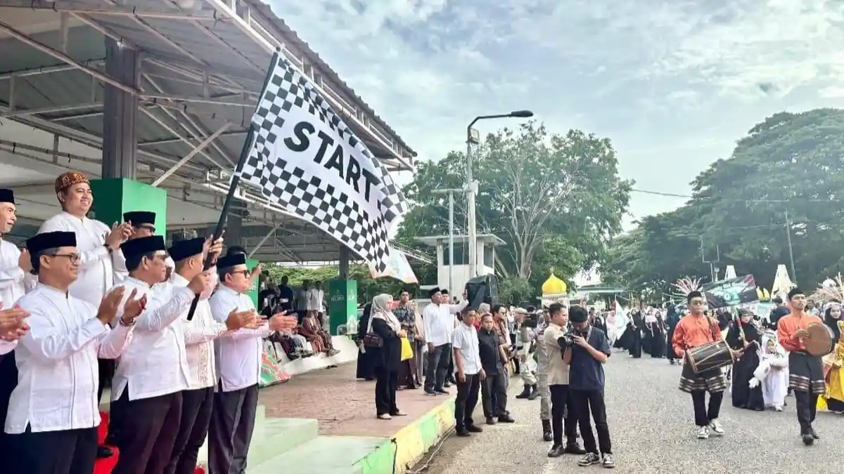 Asisten Administrasi Umum Sekda Aceh Lepas 2.240 Peserta Pawai Tahun Baru Islam 