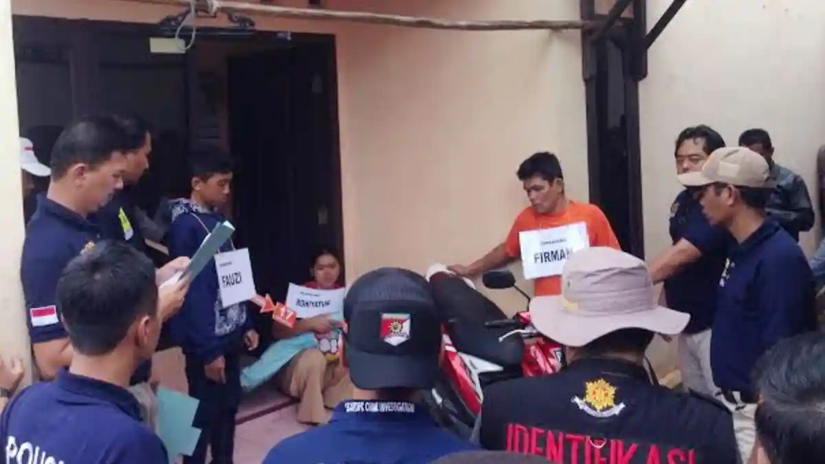 Rohiatun Nyaris Pingsan Lihat Suami Peragakan Pembunuhan Dua Anaknya