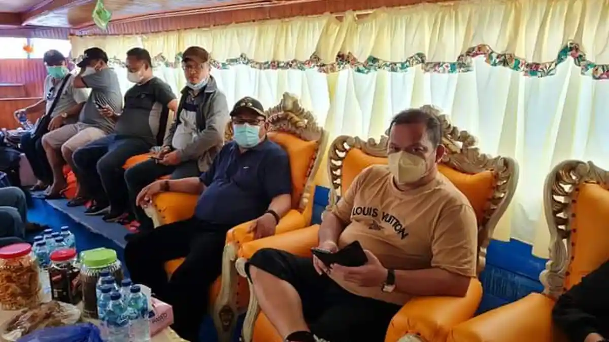 Rombongan Bupati dan Wakil Bupati Talaud Melayat di Rumah Duka Almarhum Wabup Sangihe