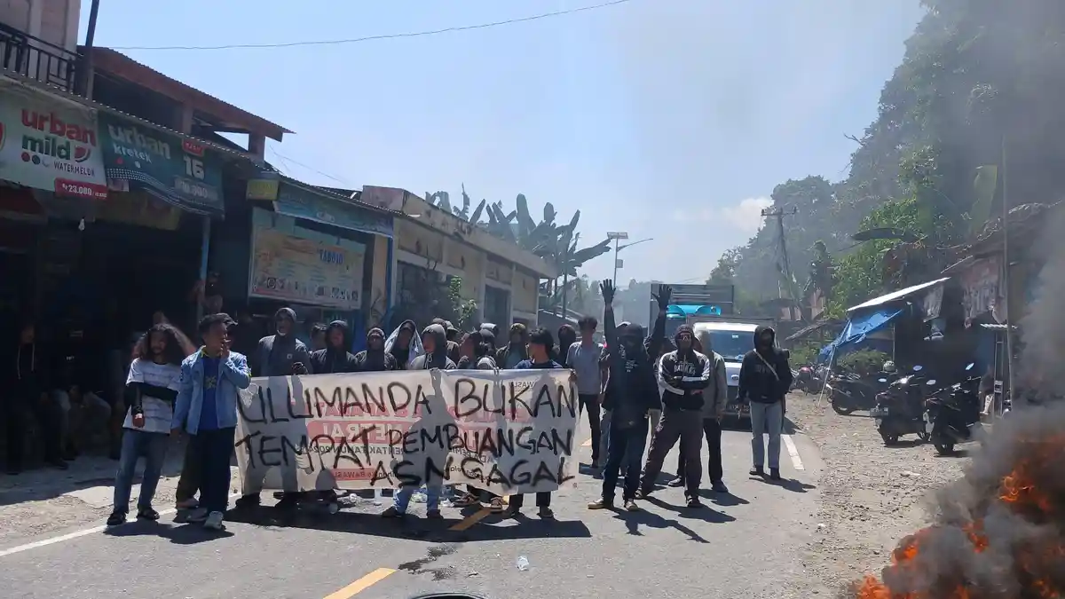 Gegera Ucapan Kontroversial, Wakil Bupati Majene Didemo Warga Ulumanda, Didesak Minta Maaf