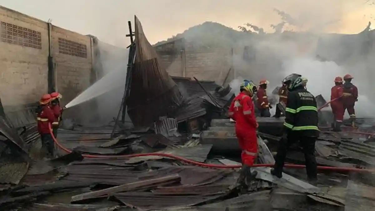 Rentetan 4 Kebakaran di Padang dalam 24 Jam: Speedboat, Sekolah hingga Rumah Warga Hangus Terbakar