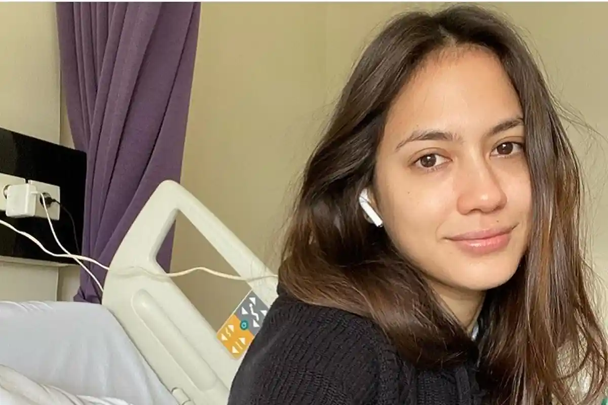 Terbaring di Ranjang Rumah Sakit, Pevita Pearce Tak Percaya Tertular Positif Covid-19