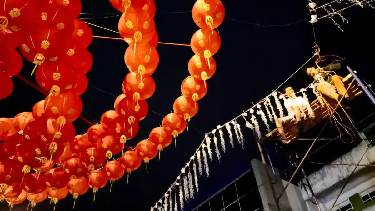 Liburan Akhir Pekan di Pecinan Solo, Ada 5.000 Lampion dan Beragam Pernak-pernik Imlek