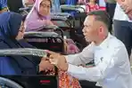 Wabup Abdya Serahkan Kursi Roda untuk 32 Penyandang Disabilitas dan Lansia