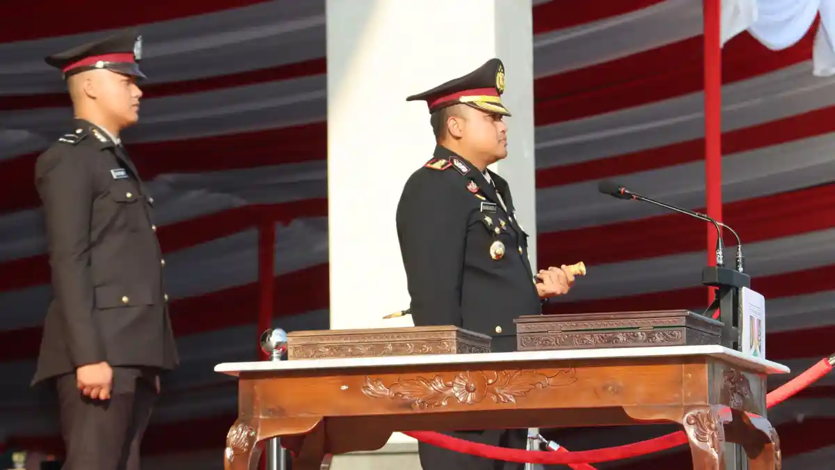 Kapolres Magelang Kota Pimpin Upacara Penurunan Bendera pada HUT ke-79 RI