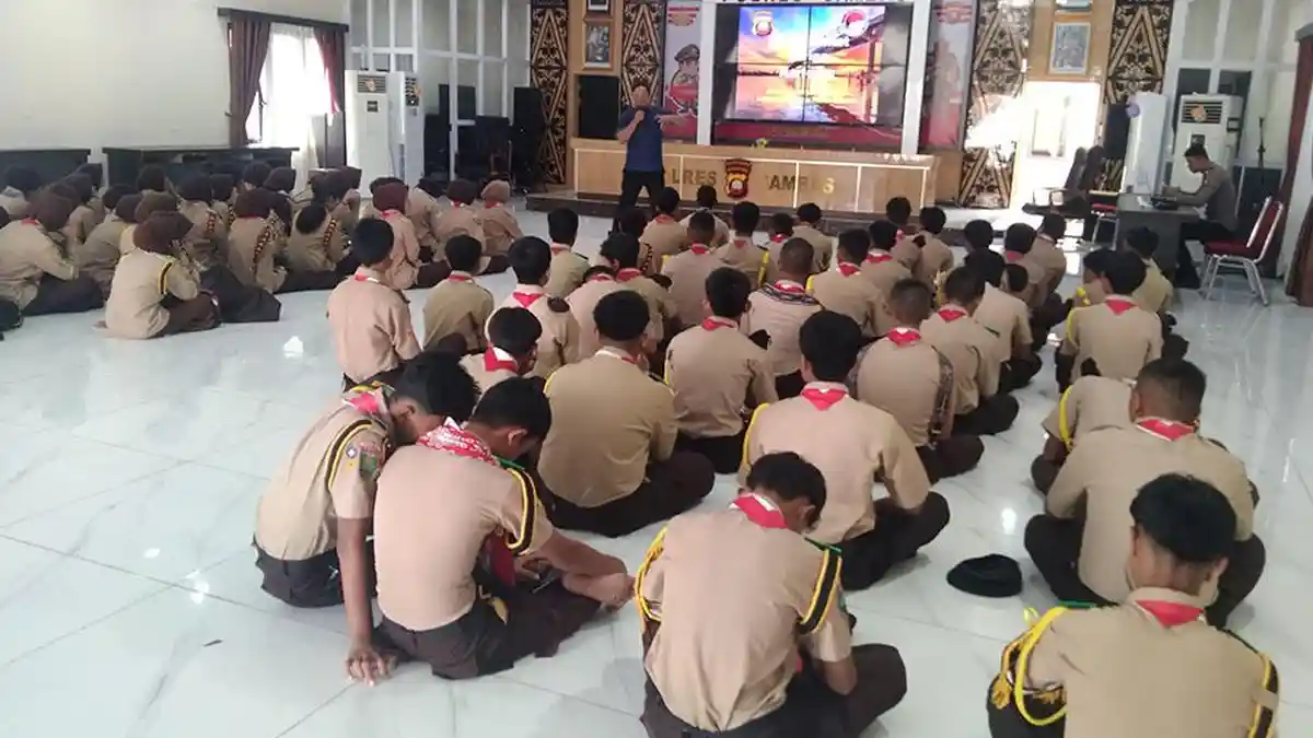 Ka Satresnarkoba Polres Sambas gelar Penyuluhan Narkotika untuk Pelajar Pramuka