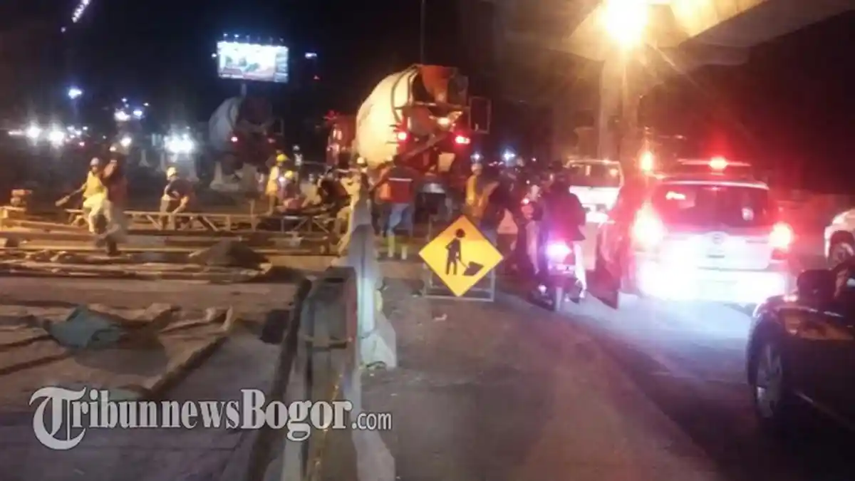 Ada Pengecoran Jalan, Lalu Lintas di Sholeh Iskandar Arah Parung Malam Ini Padat Merayap