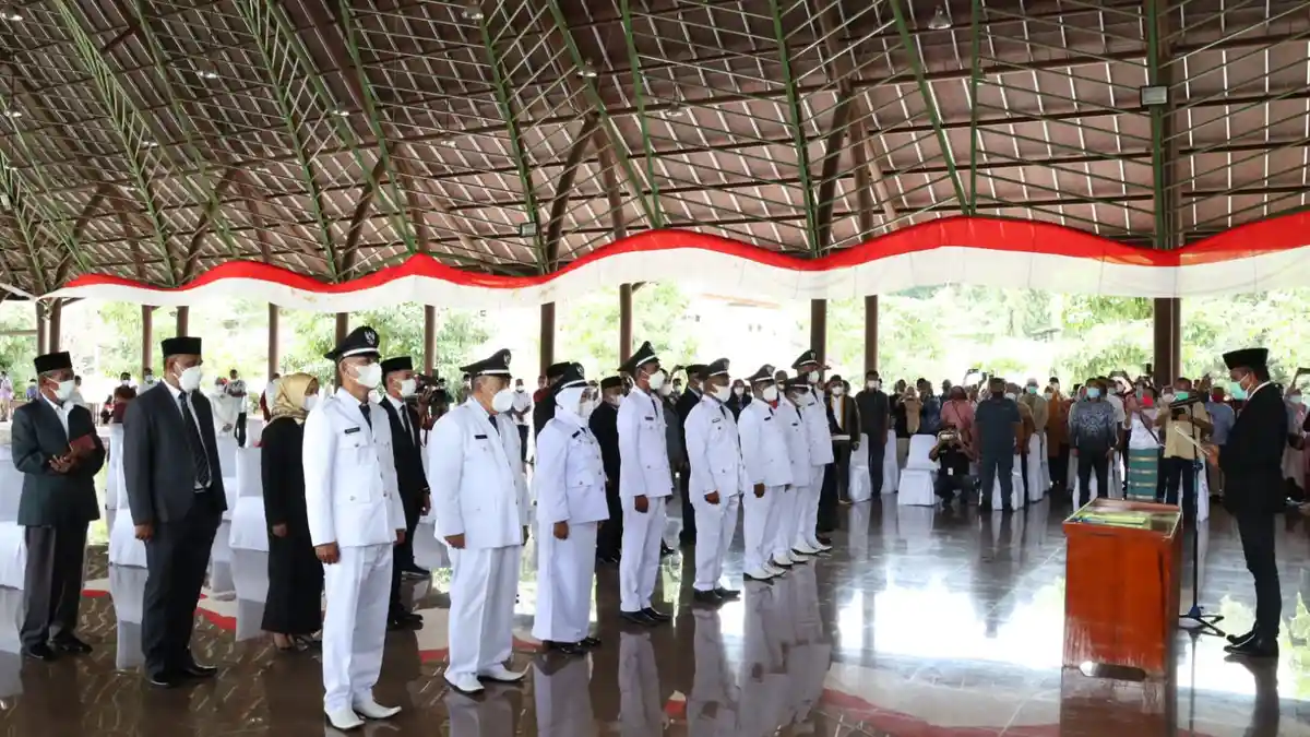 Bupati Maluku Tengah Tuasikal Abua Lantik 16 KPN Sekaligus, Ini Pesannya