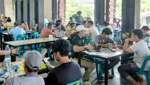 warung-kopi-AW-di-Kota-Blangpidie-padat.jpg