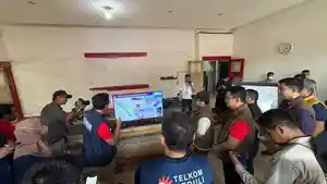 Wamen-Komdigi-Nezar-Patria-bersama-jajaran-TelkomGroup-c.jpg