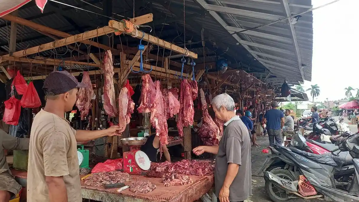 H-1 Jelang Lebaran, Harga Daging Sapi di Pasar Pangkalpinang Tembus Rp150.000 Per Kilogramnya