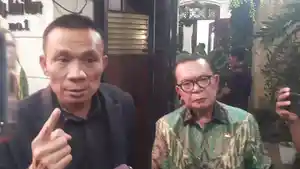 Rismon-Sianipar-kejar-maaf-sampai-ke-rumah-Jokowi.jpg