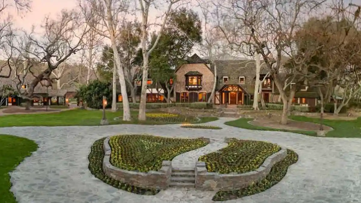 Begini Penampakan Rumah Mewah Mendiang Michael Jackson Yang Luasnya Melebihi Lapangan Golf