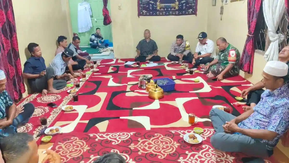 Bhabinkamtibmas Polsek Barumun Palas Menghadiri Kegiatan Musdes 2025