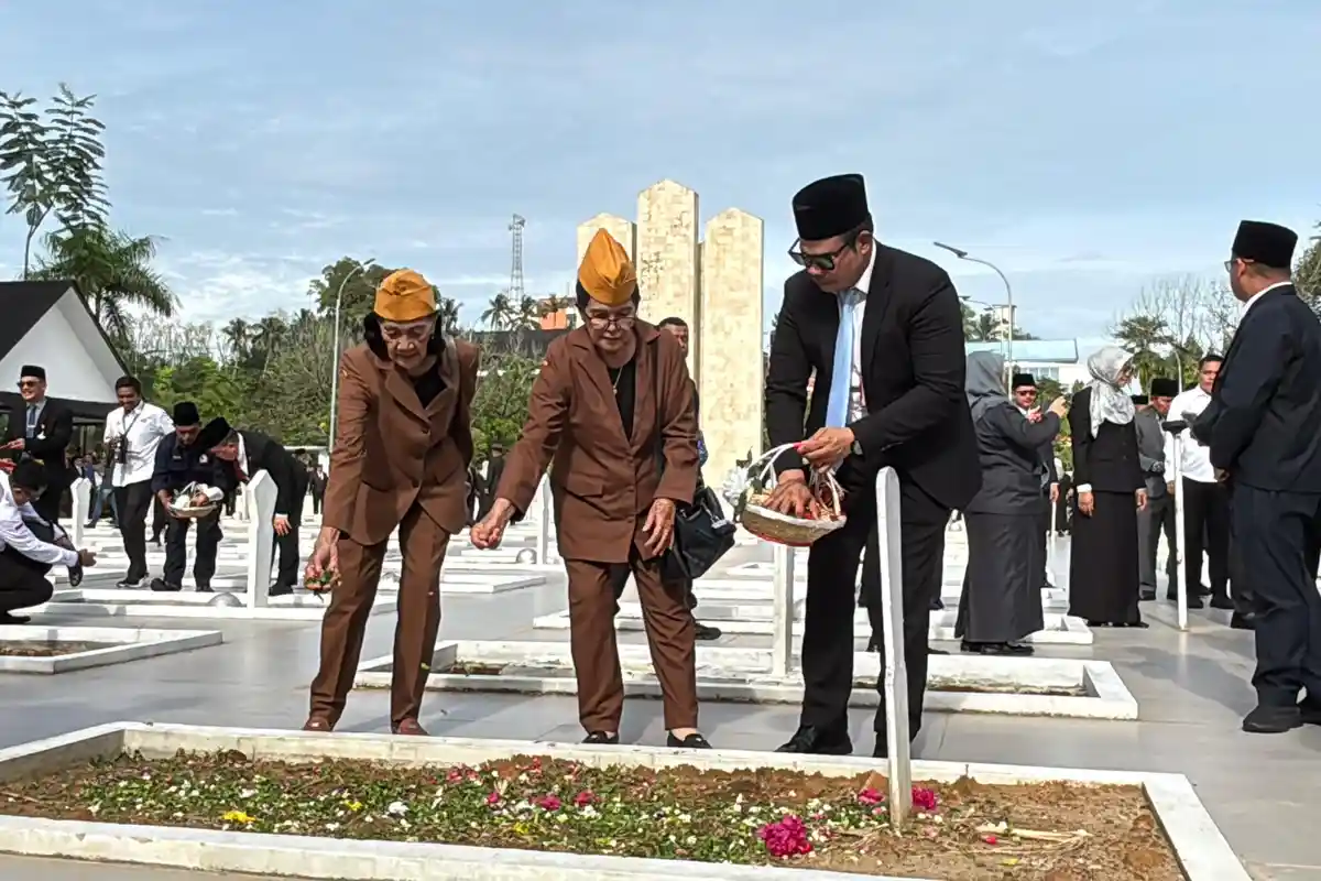 Bulan Ervina, Pejuang Dwikora yang Masih Setia Tabur Bunga di Hari Pahlawan