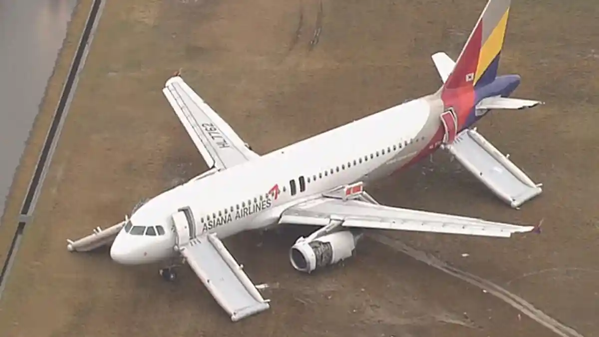 Pesawat Asiana Tabrak Menara Komunikasi, 27 Terluka