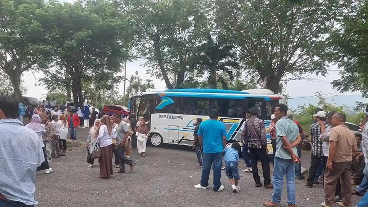 Simpatisan Padati Sport Hall Jelang Pengundian Nomor Urut Paslon Bupati dan Wakil Bupati Solok