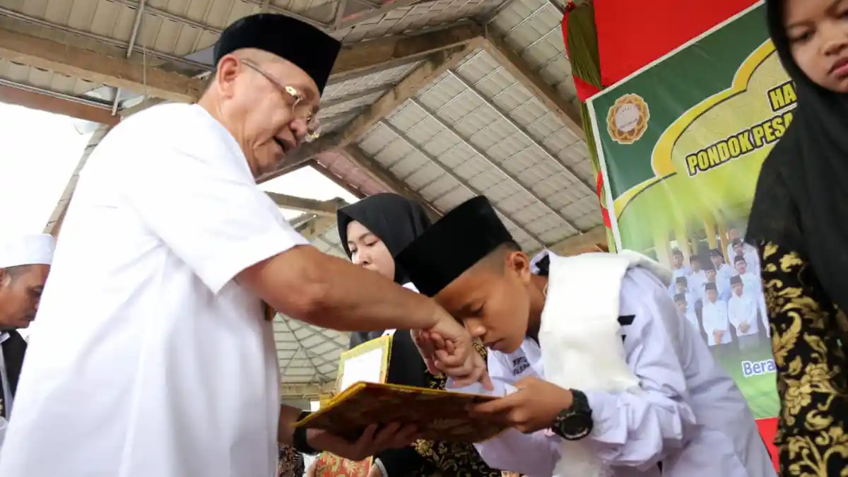 Cek Endra Beri Perhatian Khusus Pada Kesejahteraan Guru Pondok Pesantren
