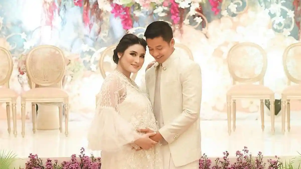 Kabar Bahagia, Istri Adly Fairuz Melahirkan, Ini Potret Pertama sang Buah Hati