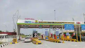 GERBANG-JALAN-TOL-Suasana-pintu-masuk-dan-keluar-Gerbang-Tol-Pangkalan.jpg