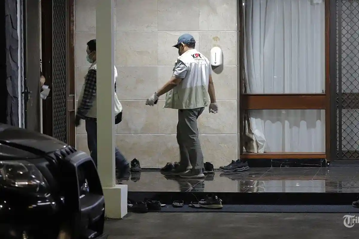 RUMAH Sekjen Kementerian Pertanian di Bogor Digeledah, KPK Sita Catatan Keuangan Korupsi di Kementan