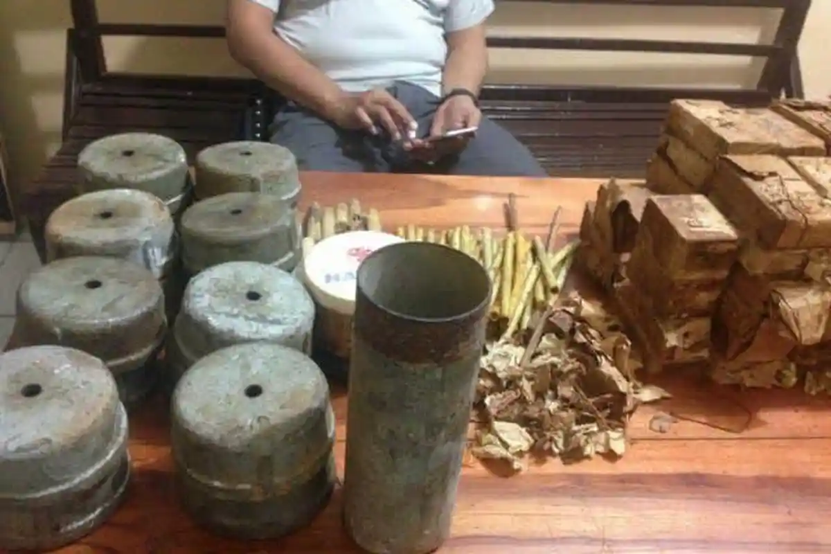 Polsek Lau Temukan 75 Batang Peledak di Salenrang