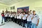 Jajaran-pegawai-Lapas-Kelas-III-Baa-foto-bersama.jpg