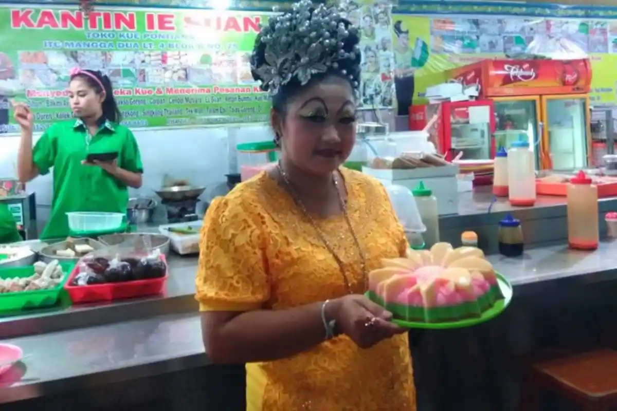 VIRAL di TikTok, Ini 6 Tempat Makan Unik yang Ada di Jakarta, Penjualnya Ada yang Dandan Nyentrik!